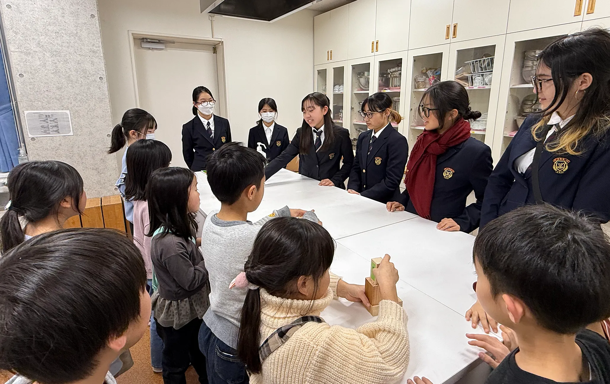 中高生が、世の中の課題にたいして取り組む。まちづくり・国際協力・環境問題 、世の中を一歩前向きに進めるソーシャルアクション。