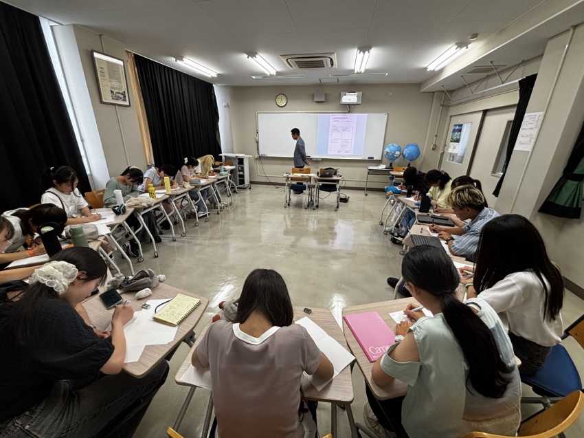 中高生が、世の中の課題にたいして取り組む。まちづくり・国際協力・環境問題 、世の中を一歩前向きに進めるソーシャルアクション。